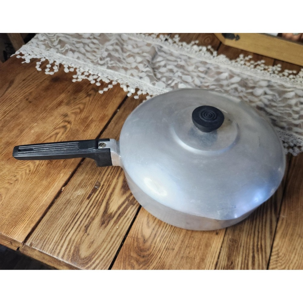 Vintage Wagner Ware Sidney 4569M Chicken Fryer.